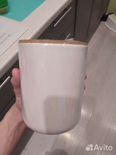 Новая банка с бамбуковой крышкой