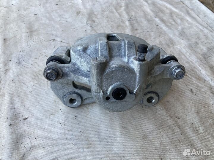 Суппорт передний левый Kia Ceed, Hyundai I30