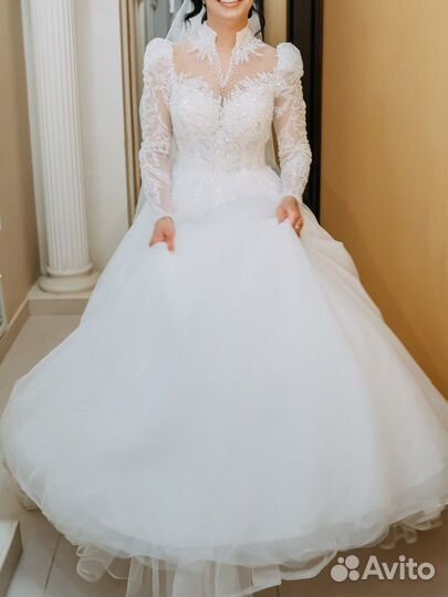 Свадебное платье 42 44 бу