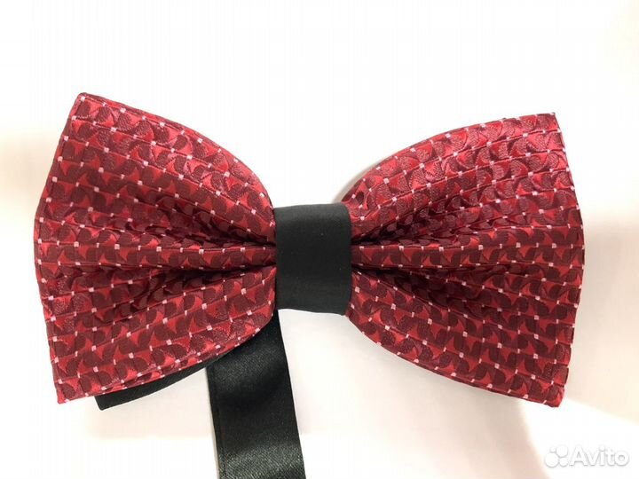 Бабочки-галстуки красных цветов