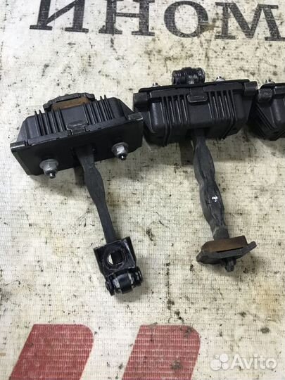 Ограничитель двери Land Rover Freelander