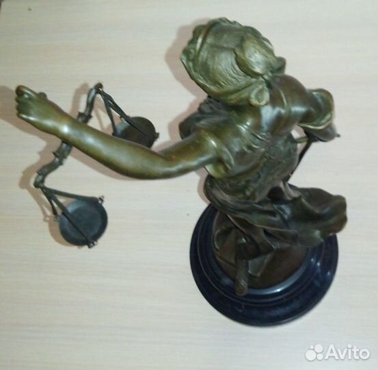 Бронзовая статуэтка