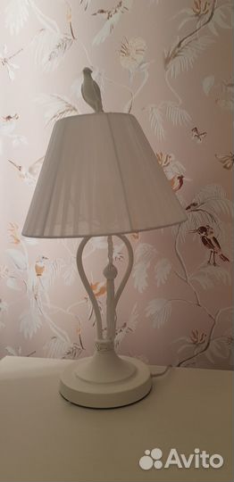 Продам красивую люстру и настольные лампы