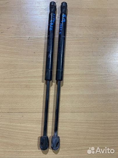 Амортизатор крышки багажника Renault Megane 2