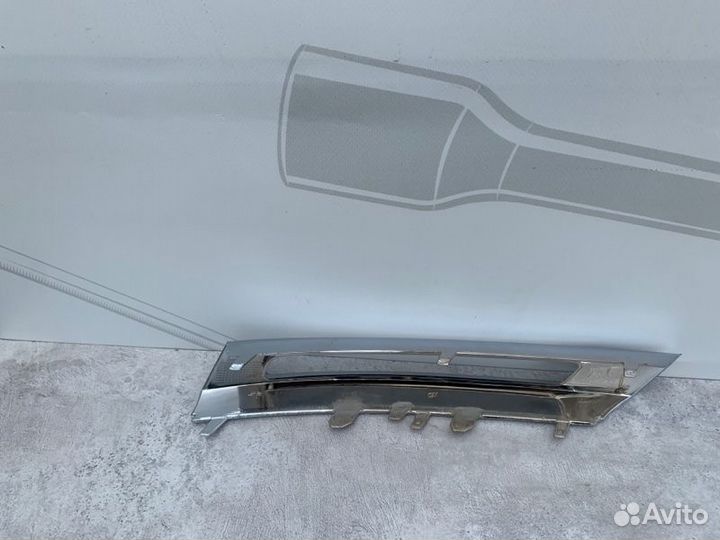 Накладка дхо левая Mercedes Ml W166 A1668850774