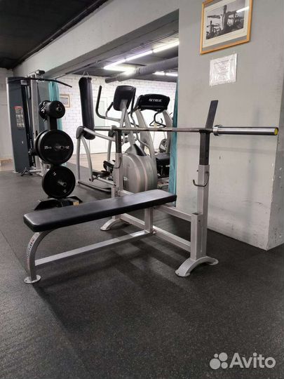 Жимовая скамья