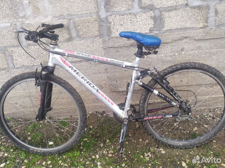 Горный велосипед мерида с омартизатором с зади