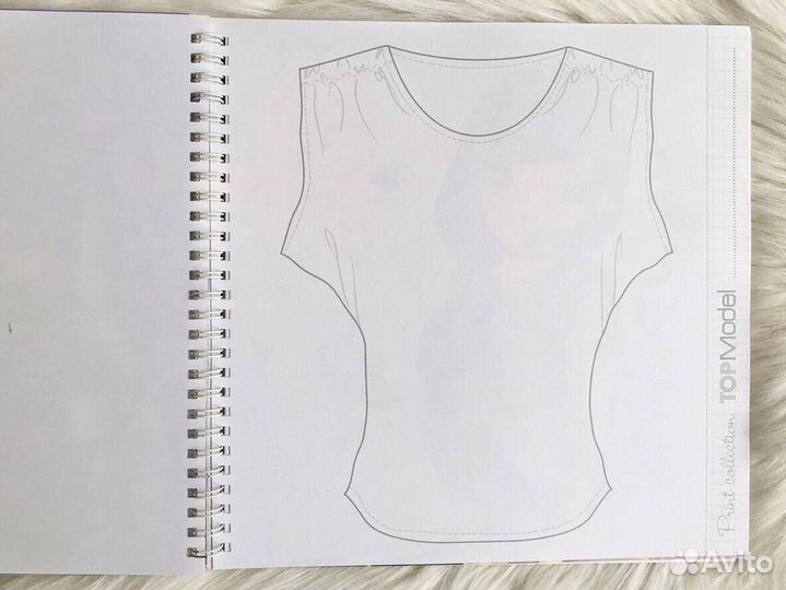 Раскраска для девочек Top Model T-Shirt Designer