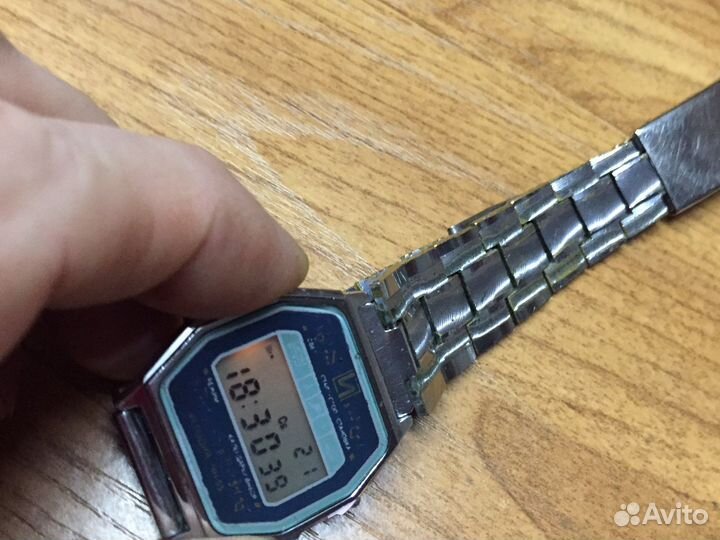 Часы электроника 52