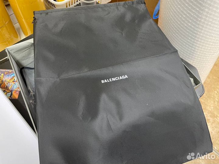 Balenciaga strike boots на руках