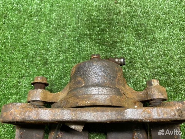 Суппорт тормозной передний правый Mitsubishi