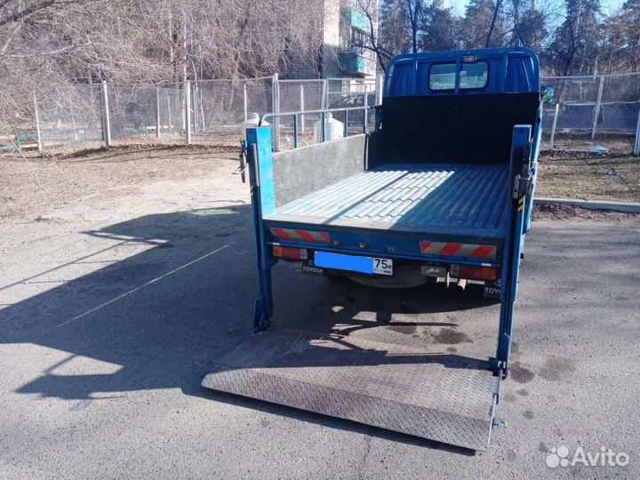 Грузоперевозки, грузовик с аппарелью