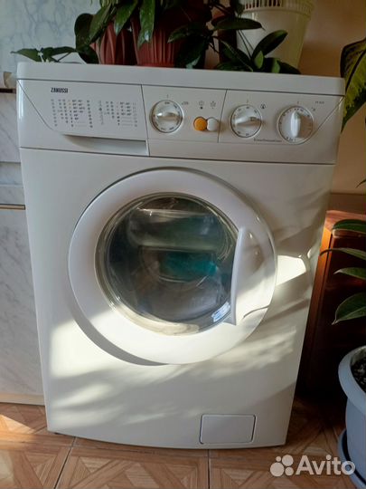 Стиральная машина бу Занусси в рабочем состоянии