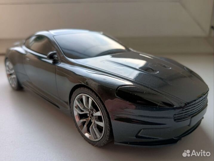 Пластмассовая тачка Aston Martin