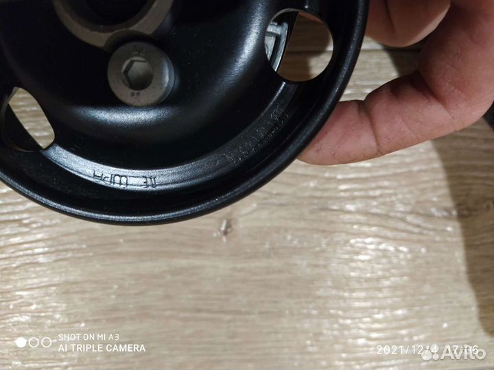 Водяная помпа со шкивом