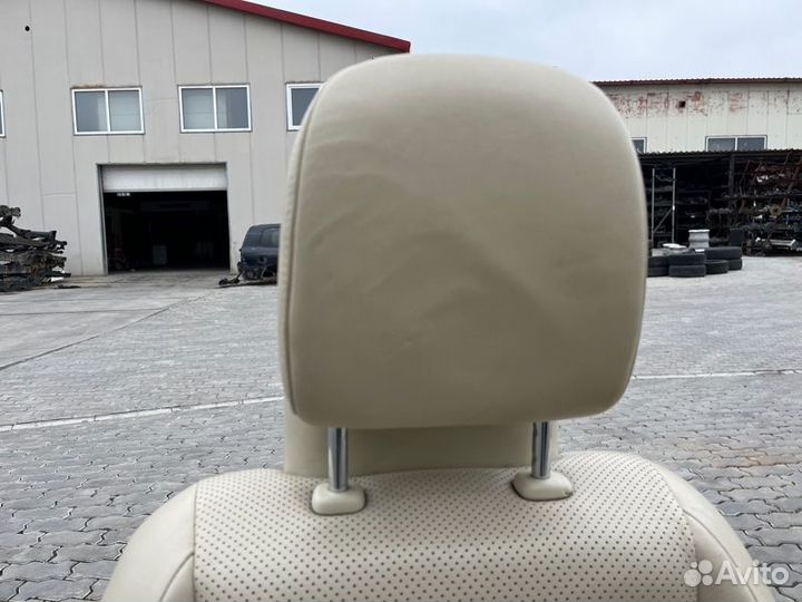 Подголовник перед. Lexus GX460