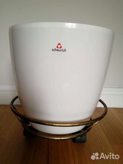 Подставка под кашпо