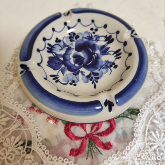 Гжель. Фигурки, салат., вазочки, ложки, пепельн