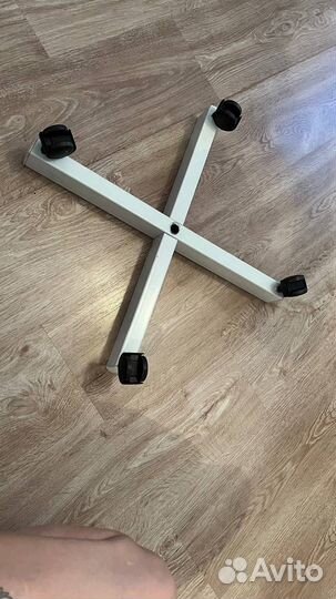 Стойка для лампы лупы