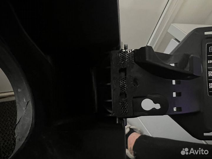 Механизм лючка бензобака