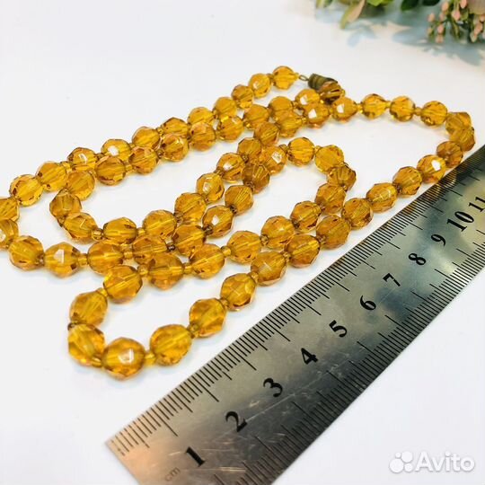 Бусы из медового стекла