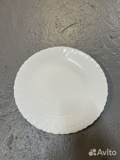 Тарелки белые банкетные