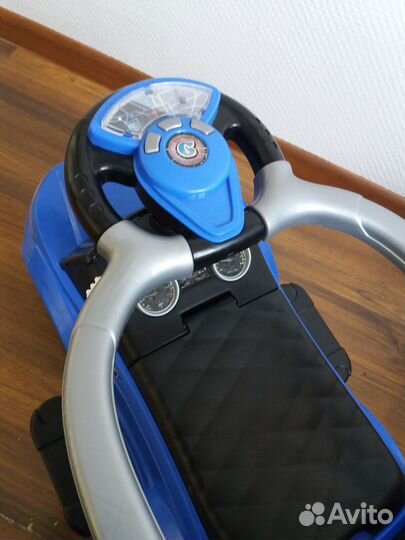 Детская машинка каталка с ручкой
