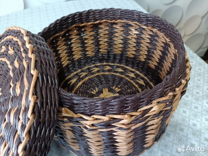 Короб круглый с крышкой из бумажной лозы