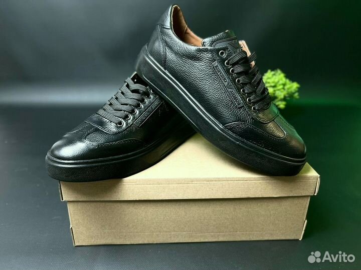 Кроссовки Armani долговечные