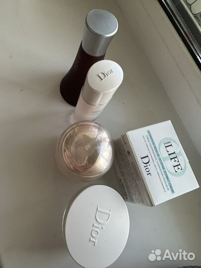 Пустые флаконы, баночки от кремов и уход