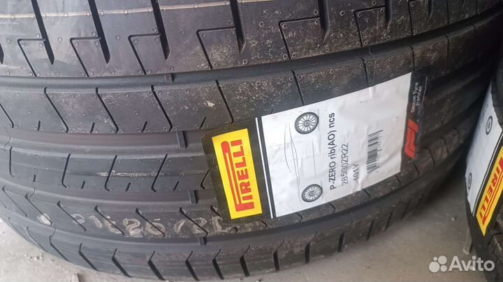 Pirelli P Zero PZ4 285/30 R22 101Y