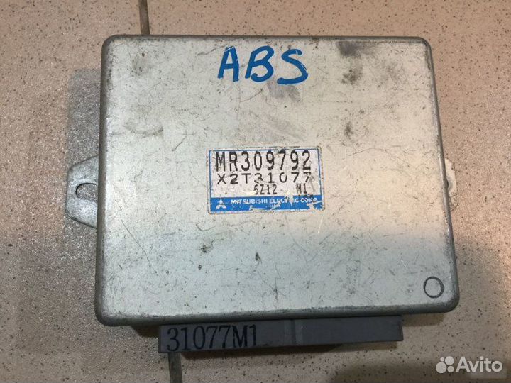 Блок электронный Mitsubishi Pajero V1 1991-1996