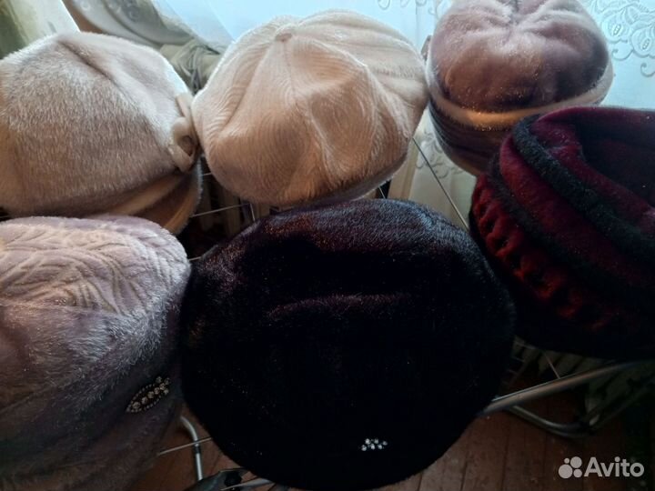 Женские меховые шапки