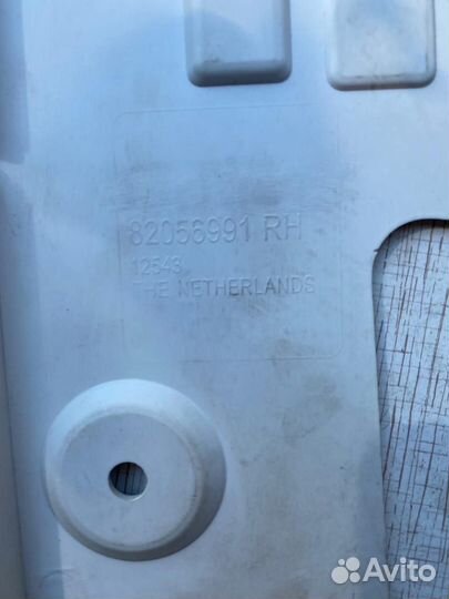 Торцевая планка корпуса фары прав. для Volvo FH