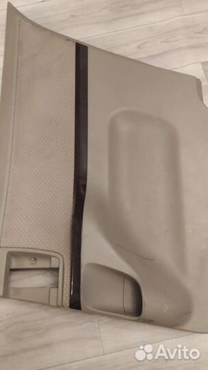 Обшивка на дверь Toyota Isis задняя правая