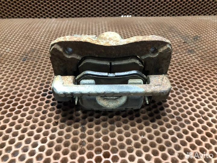 Суппорт задний левый Kia Sportage JE G4GC 2006