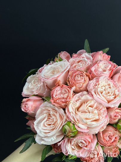 Букет невесты из кустовой пионовидной розы