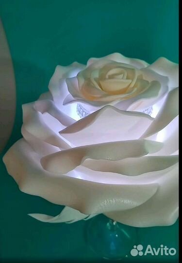 Роза на изящной ножке с подсветкой.Шкатулка.Конфет