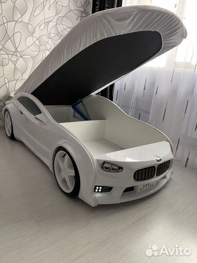 Детская кровать машина