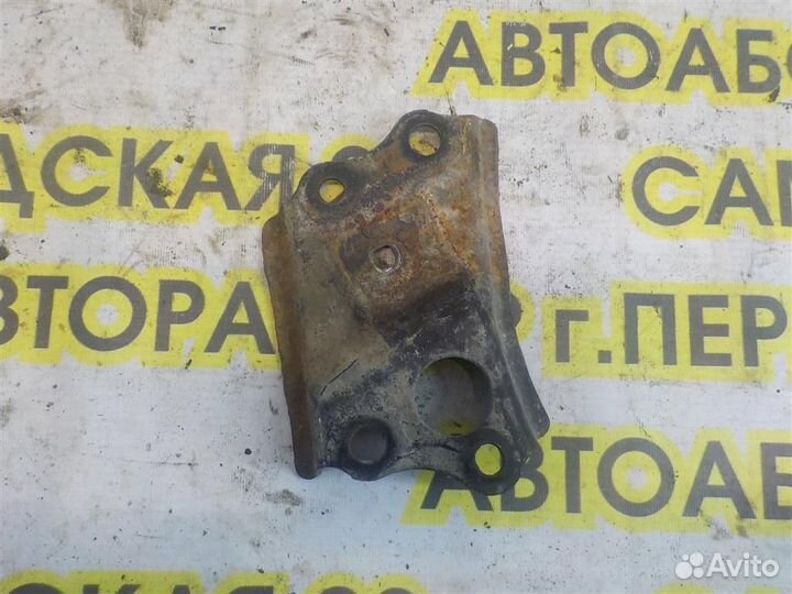 Кронштейн передней балки Toyota Auris (E150) 2006