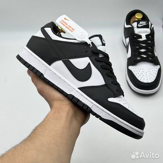 Nike low dunk black and white