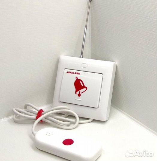 Кнопка вызова персонала с выносной кнопкой в руку