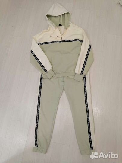 Спортивный костюм женский