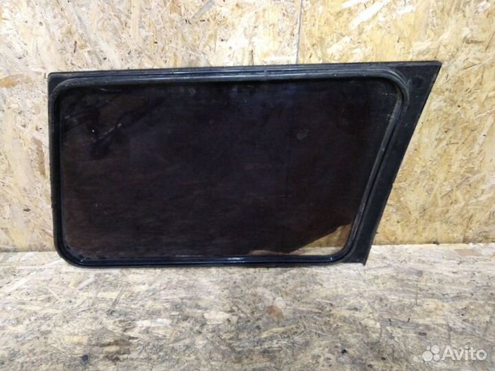 Стекло кузовное заднее левое Mitsubishi Pajero 2