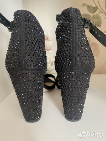 Босоножки stradivarius 36