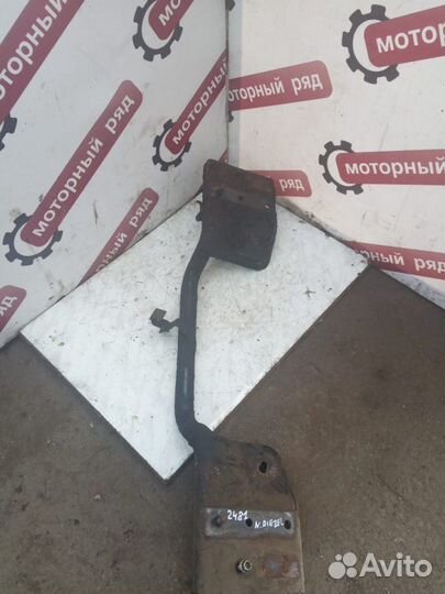 Кронштейн опоры двигателя Nissan Diesel Condor