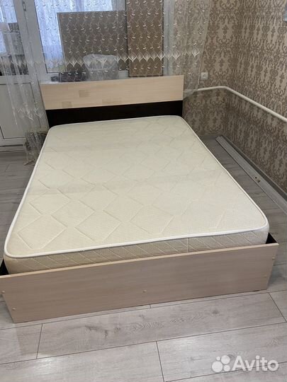 Кровать двухспальная с матрасом бу 160 200
