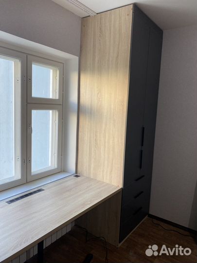 Детские рабочие зоны, стол у окна. Изготовление