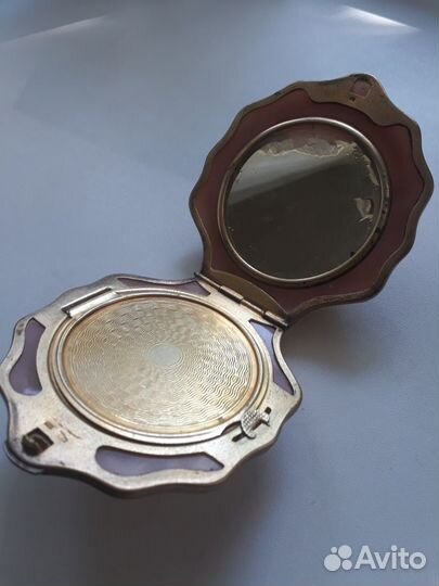 Серебряная пудреница 