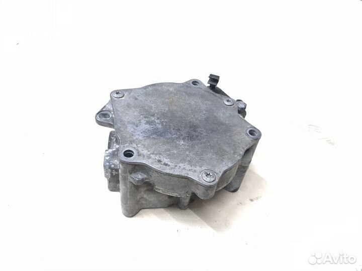 Вакуумный насос Passat B7